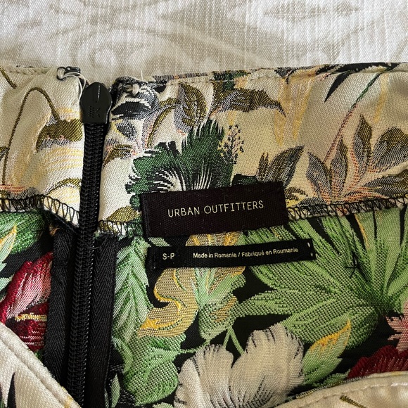 UO Print Mini Skirt - Picture 4 of 6